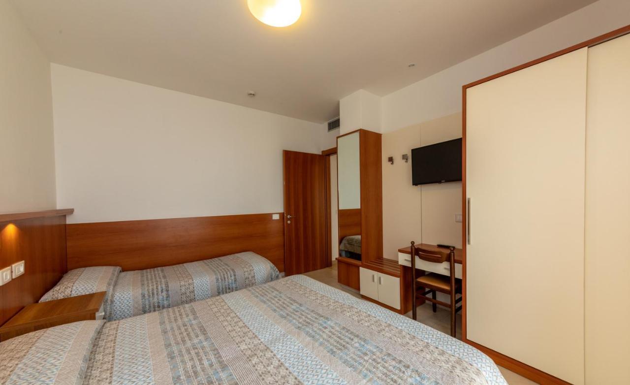 Residence Alla Rotonda Лидо-ди-Езоло Номер фото