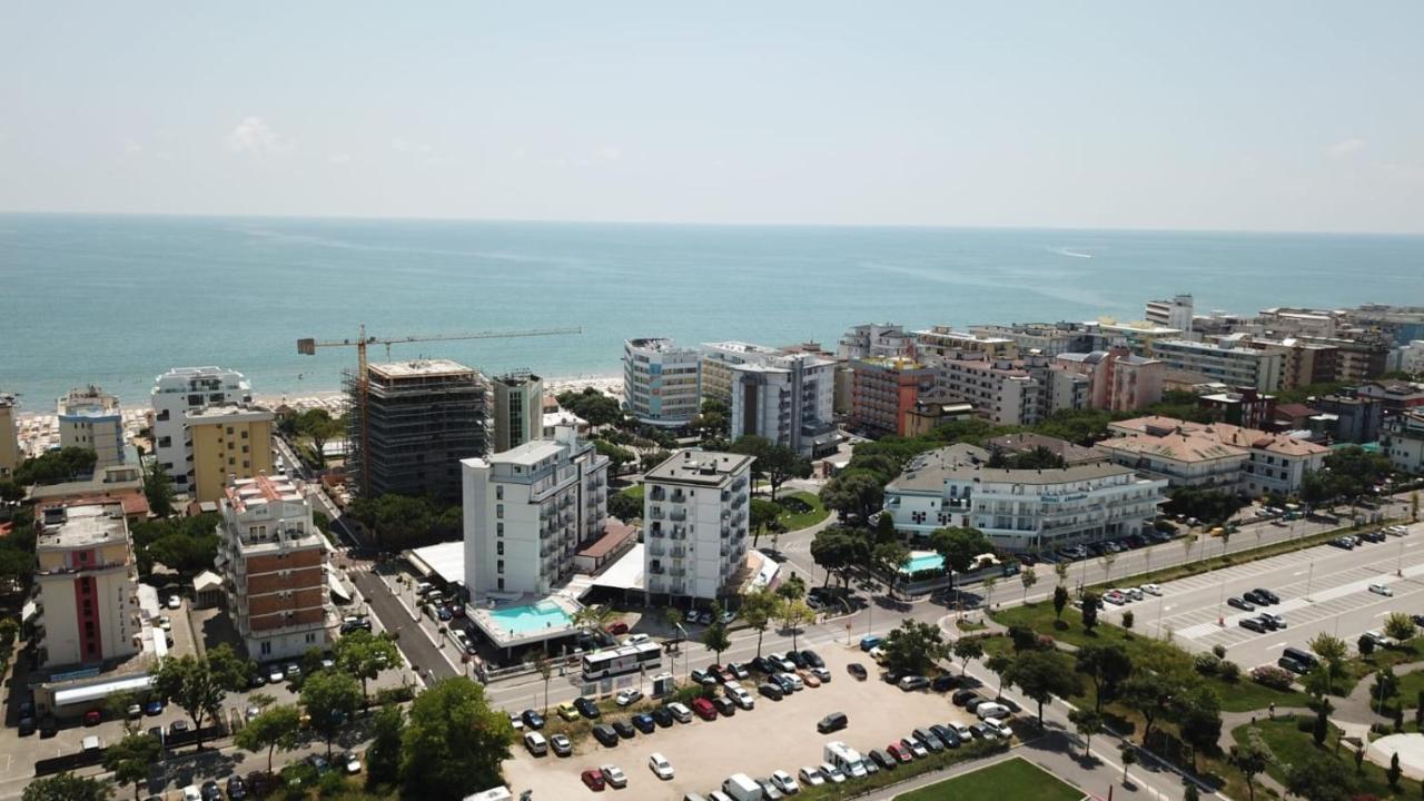 Residence Alla Rotonda Лидо-ди-Езоло Экстерьер фото