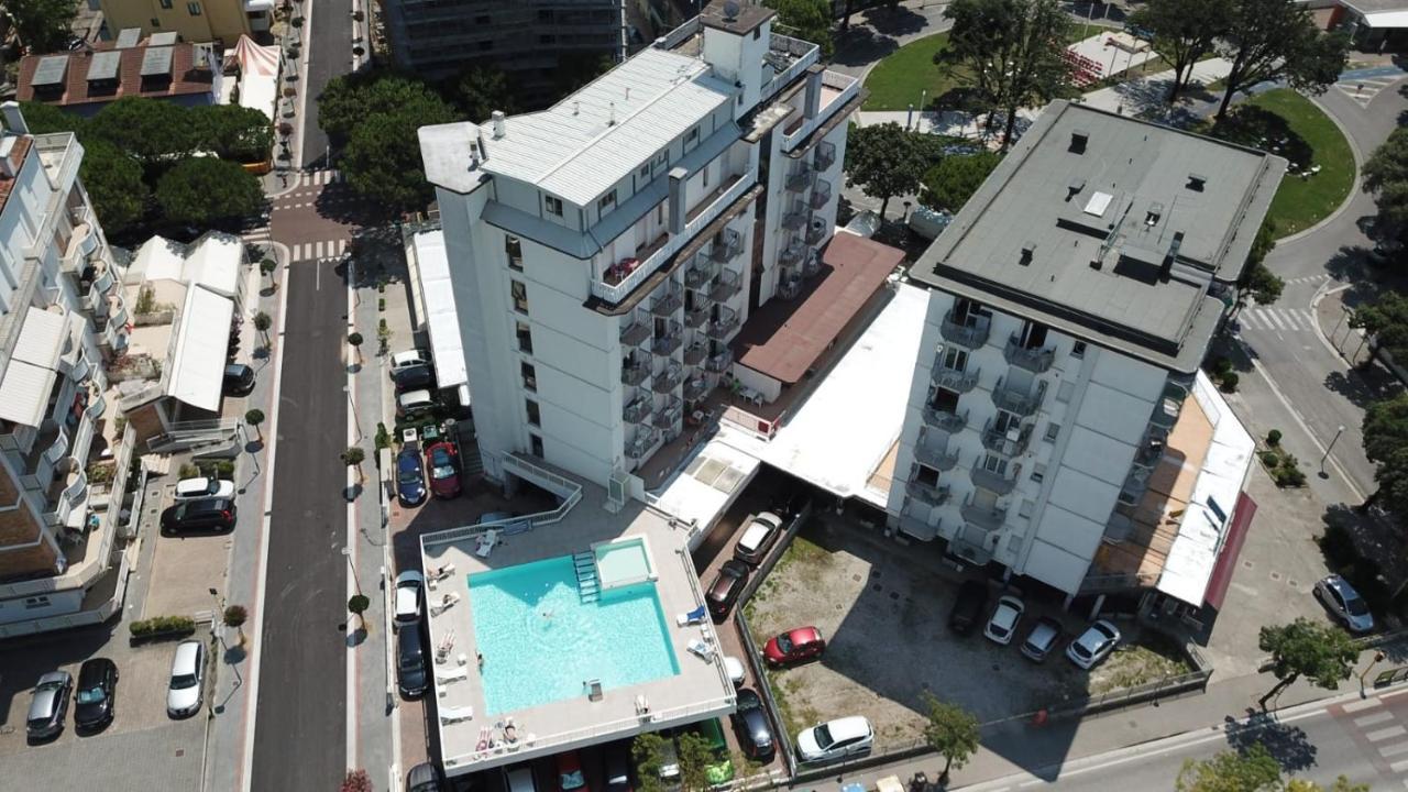Residence Alla Rotonda Лидо-ди-Езоло Экстерьер фото